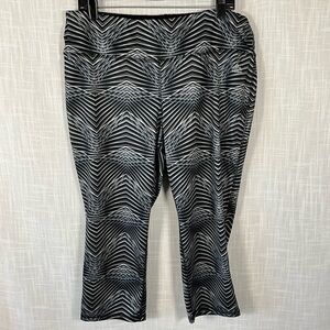 RBX Leggings Size 2X Black and White Geometric Capri Workout Leggings